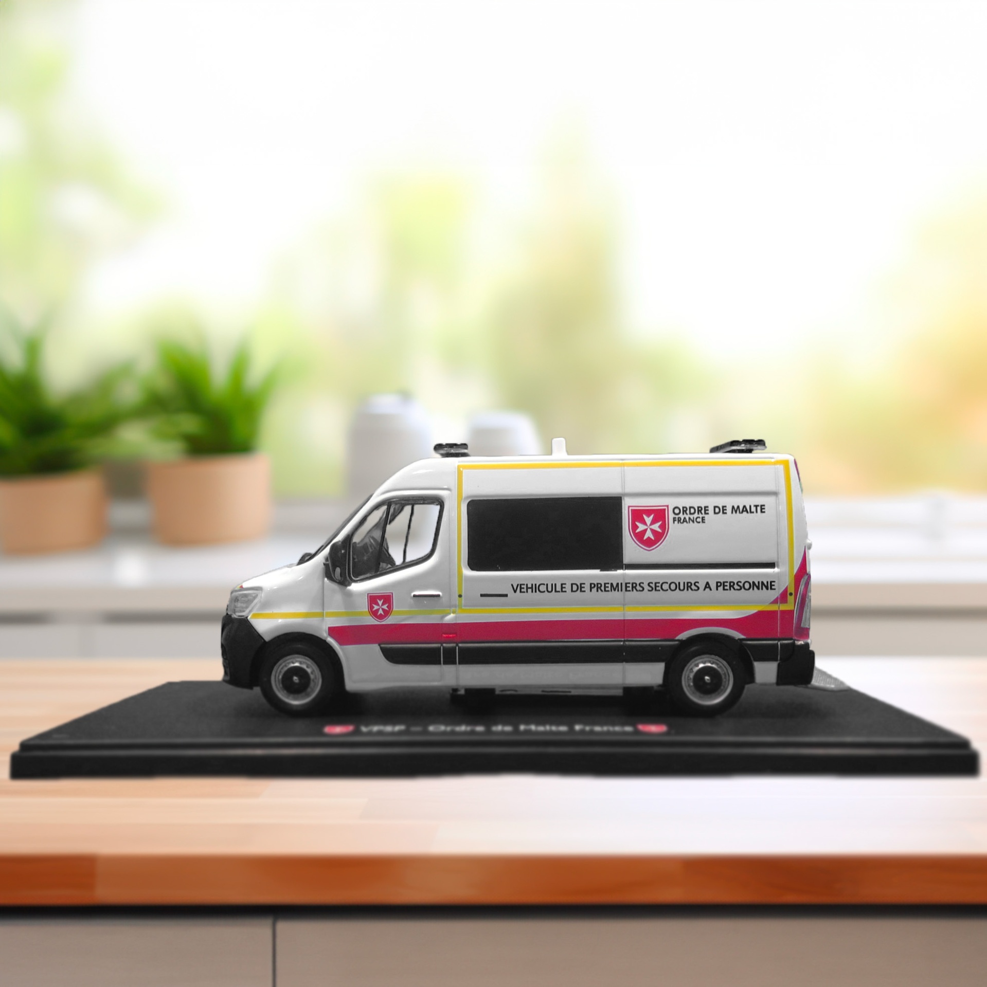 Playmobil 71037 Ambulance Avec Secouristes Et Blessé - Véhicule De Secours Lumineux Et Sonore