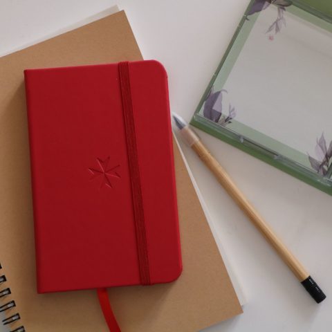 Petit carnet de notes rouge